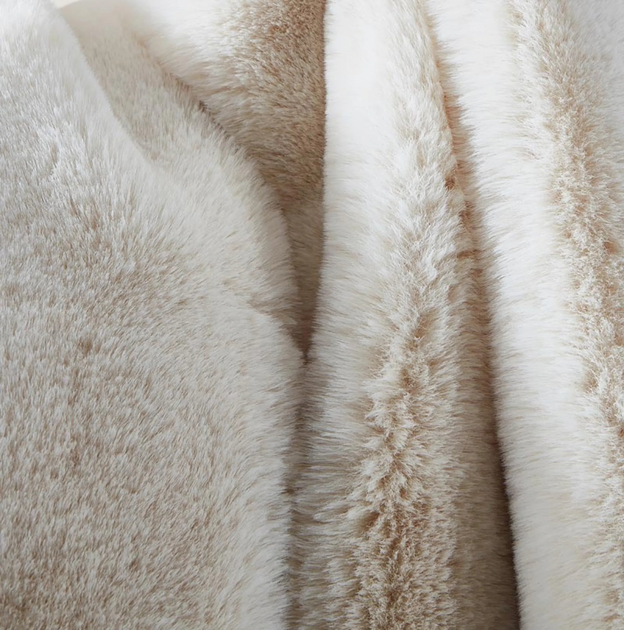Plush Chinchilla Faux Fur Throw Blanket (50" x 60")