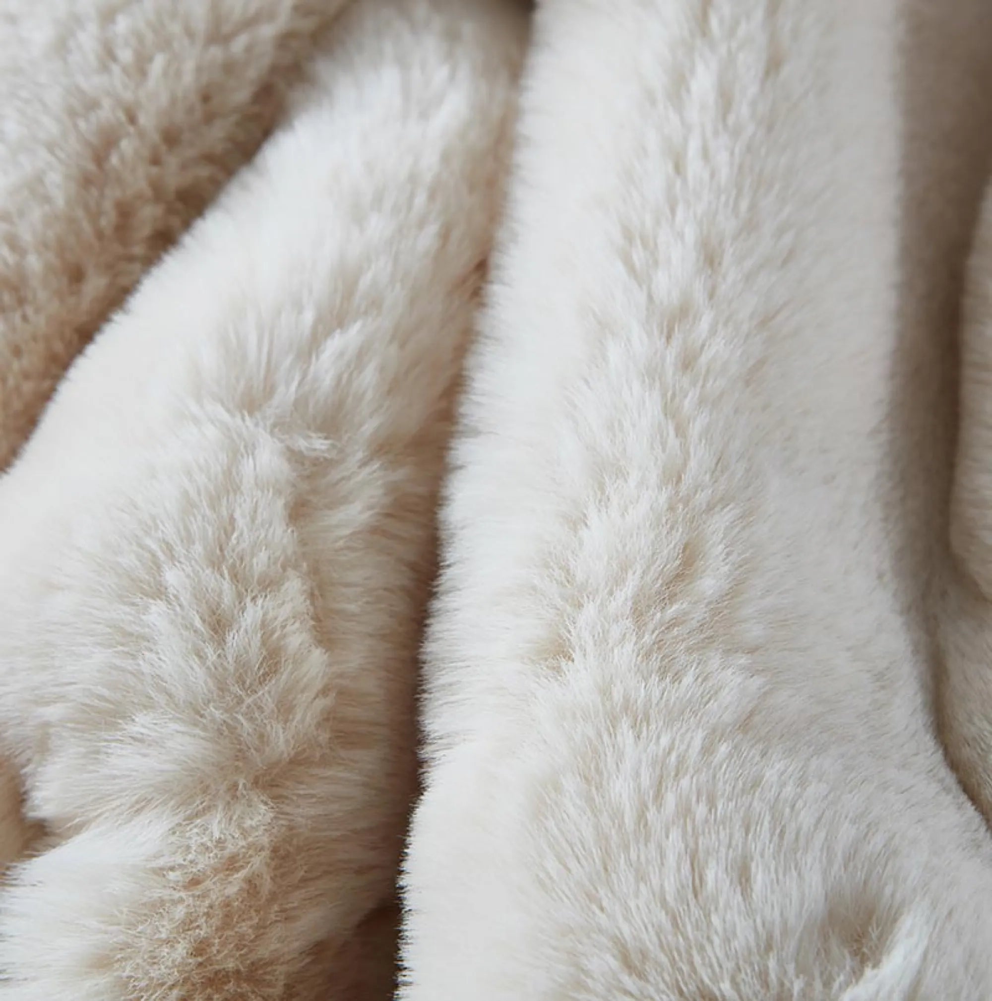 Plush Chinchilla Faux Fur Throw Blanket (50" x 60")