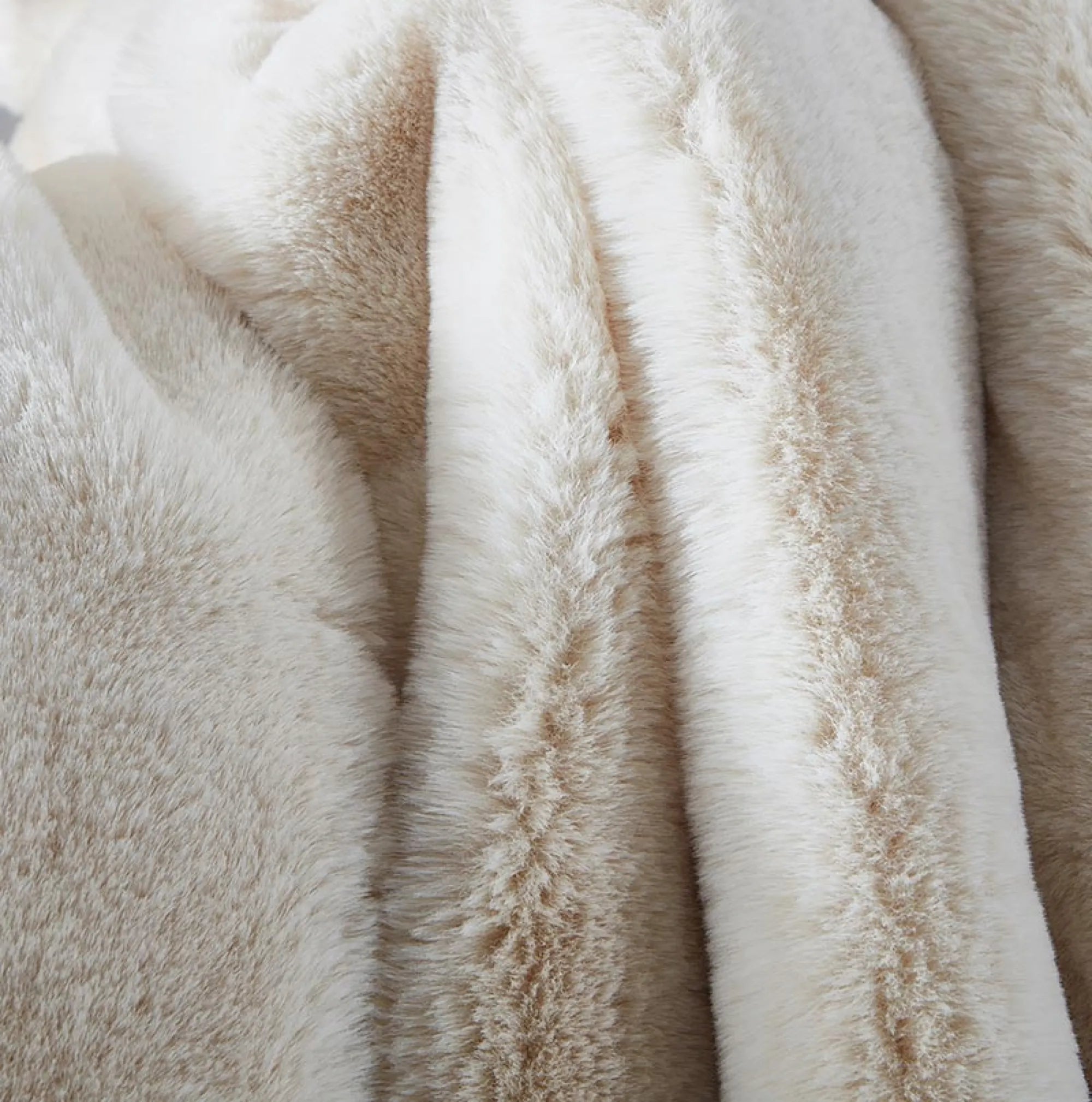 Plush Chinchilla Faux Fur Throw Blanket (50" x 60")