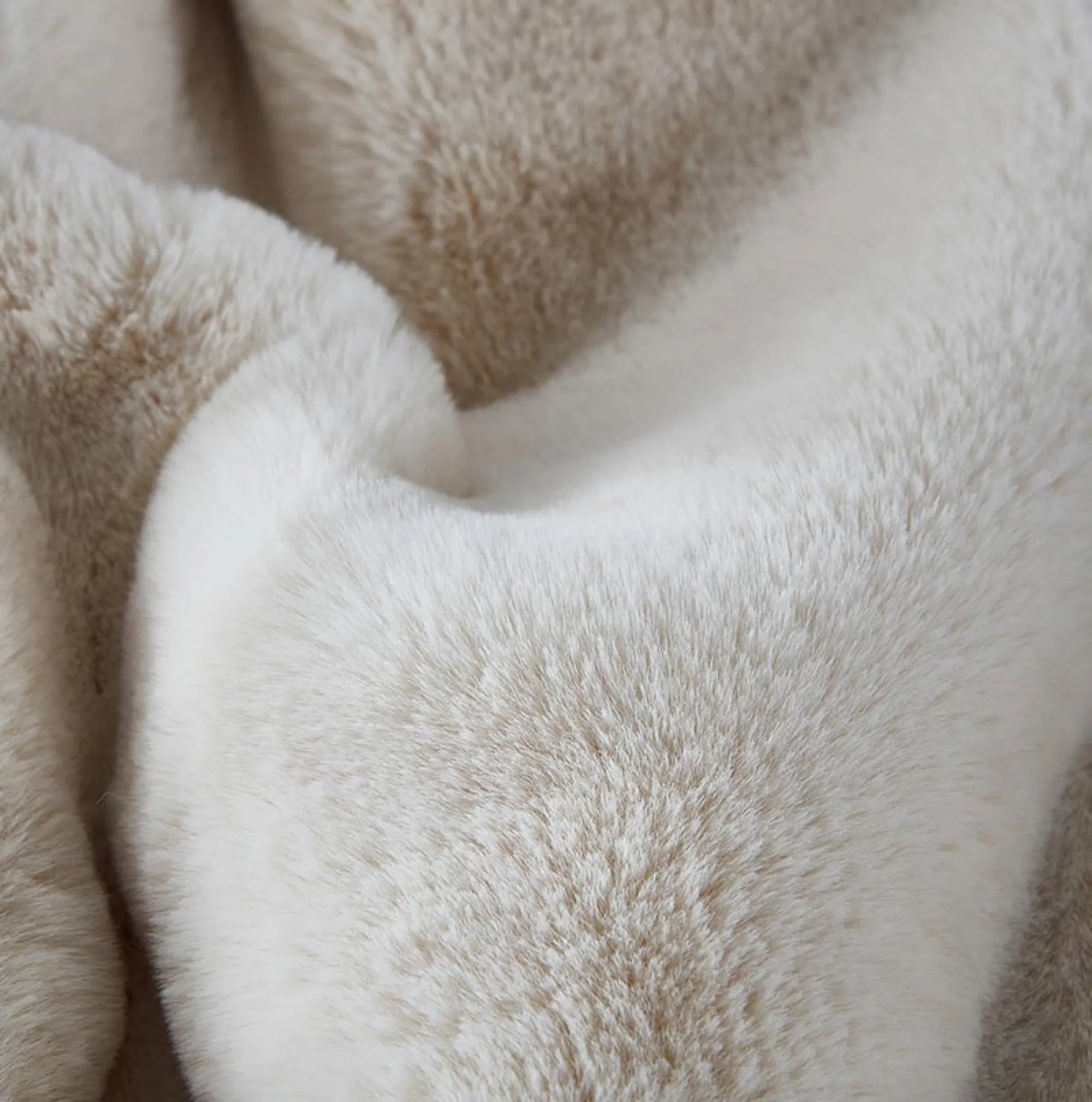 Plush Chinchilla Faux Fur Throw Blanket (50" x 60")