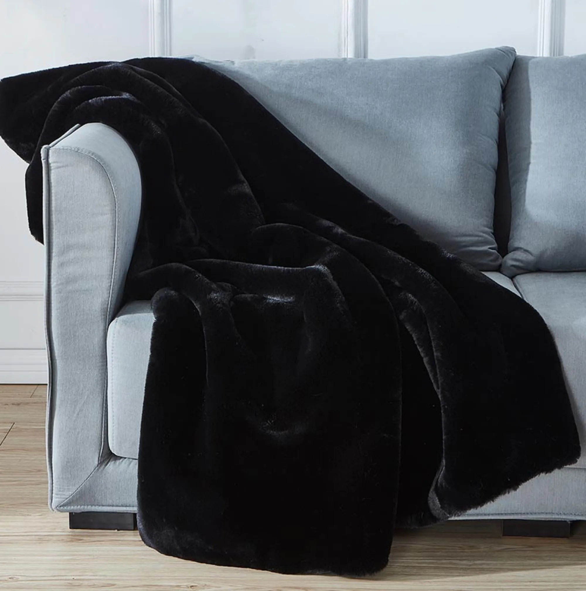 Plush Chinchilla Faux Fur Throw Blanket (50" x 60")