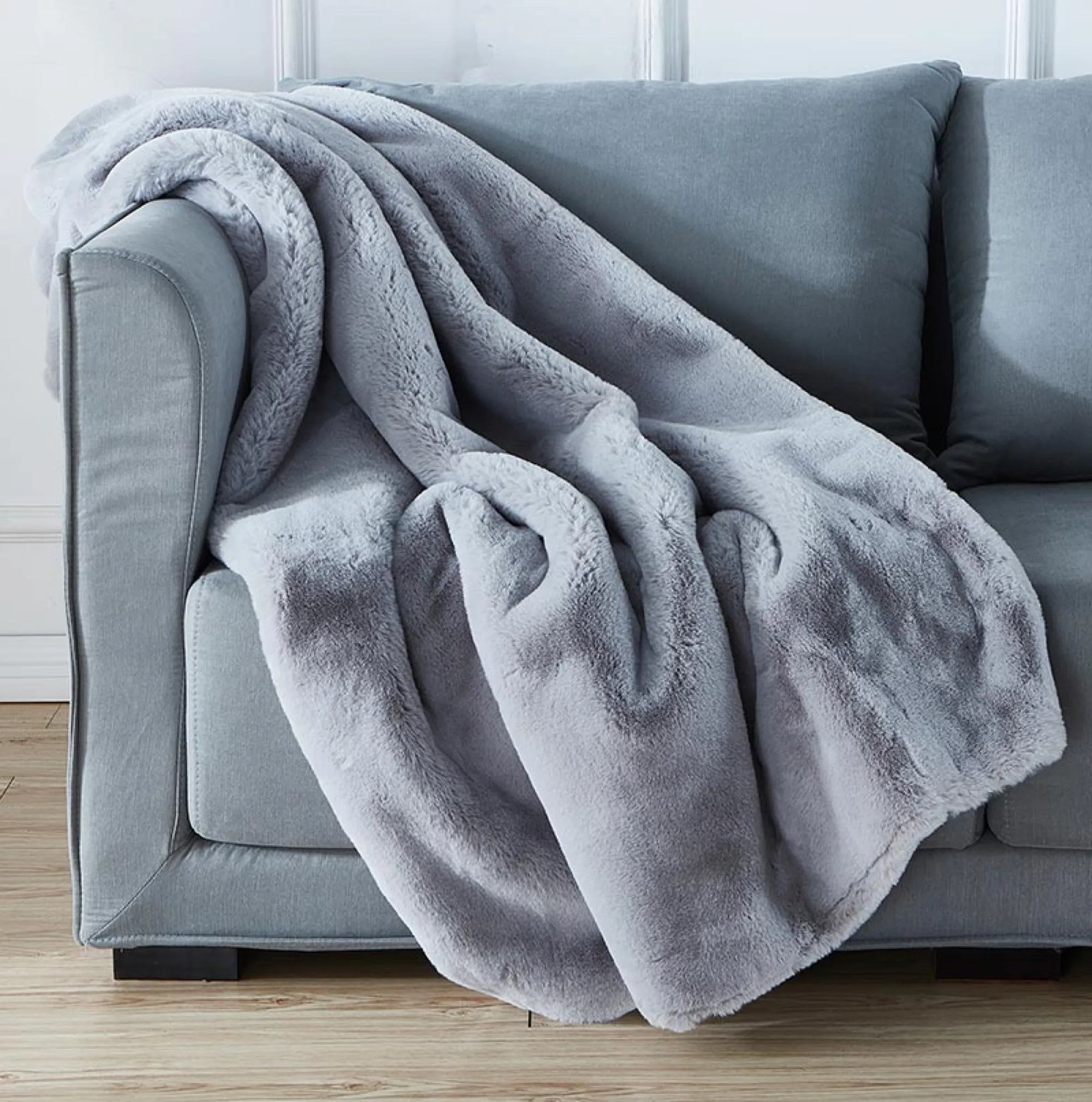 Plush Chinchilla Faux Fur Throw Blanket (50" x 60")