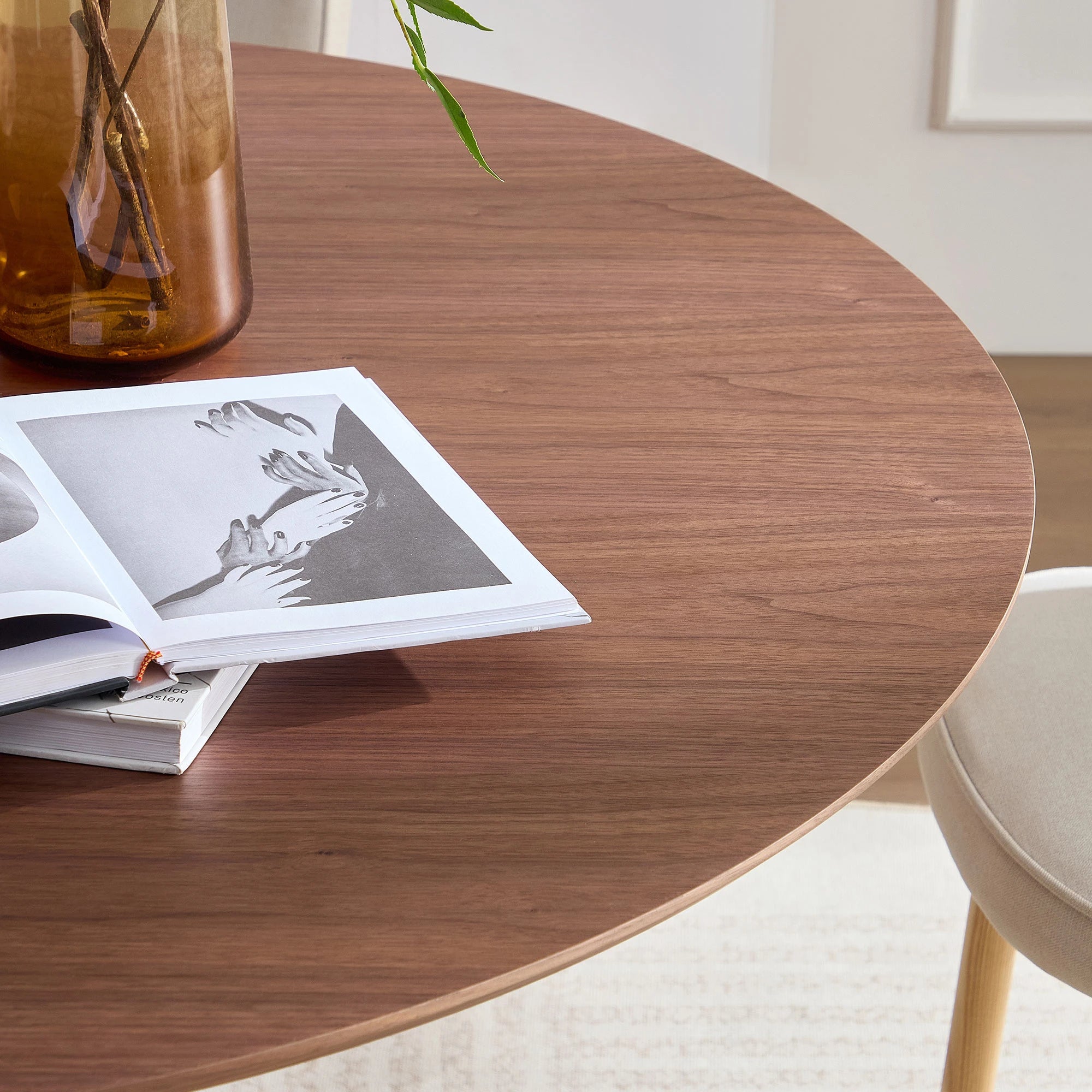 47" Modern Round MDF Dining Table With Stylish Base