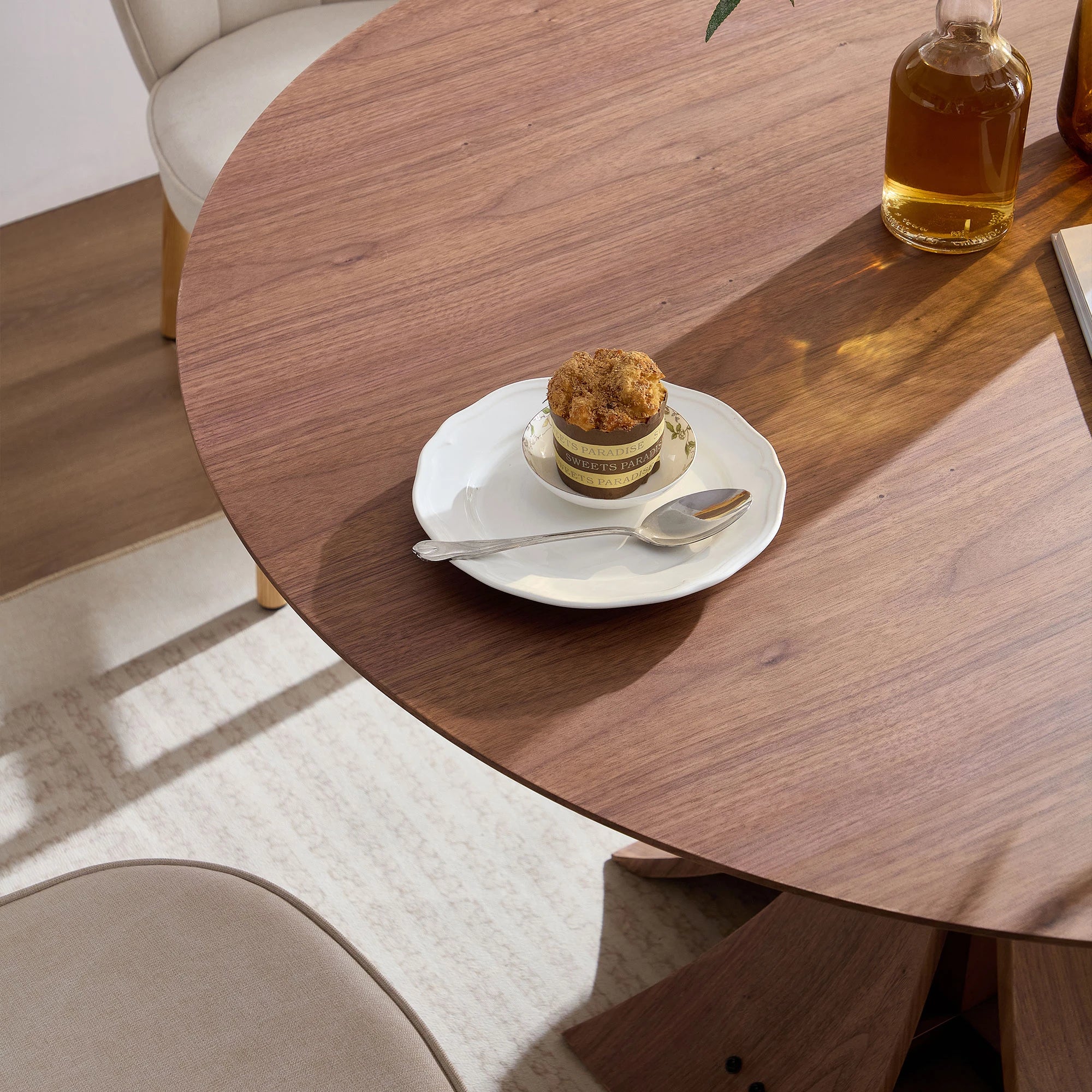 47" Modern Round MDF Dining Table With Stylish Base
