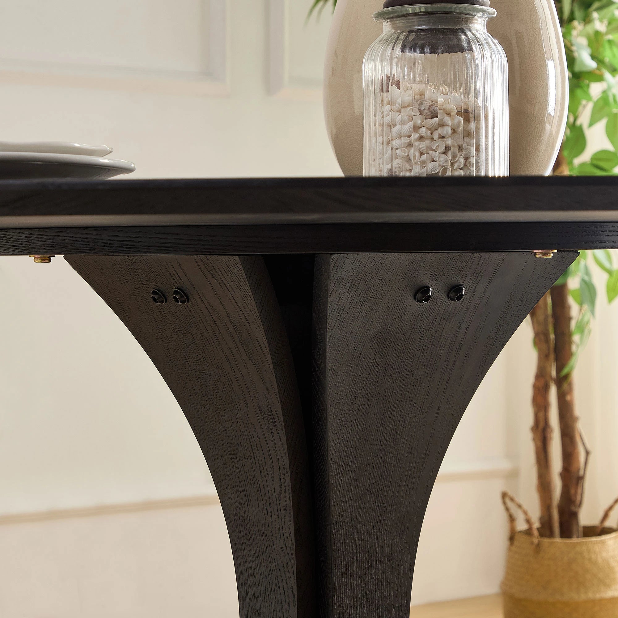 47" Modern Round MDF Dining Table With Stylish Base