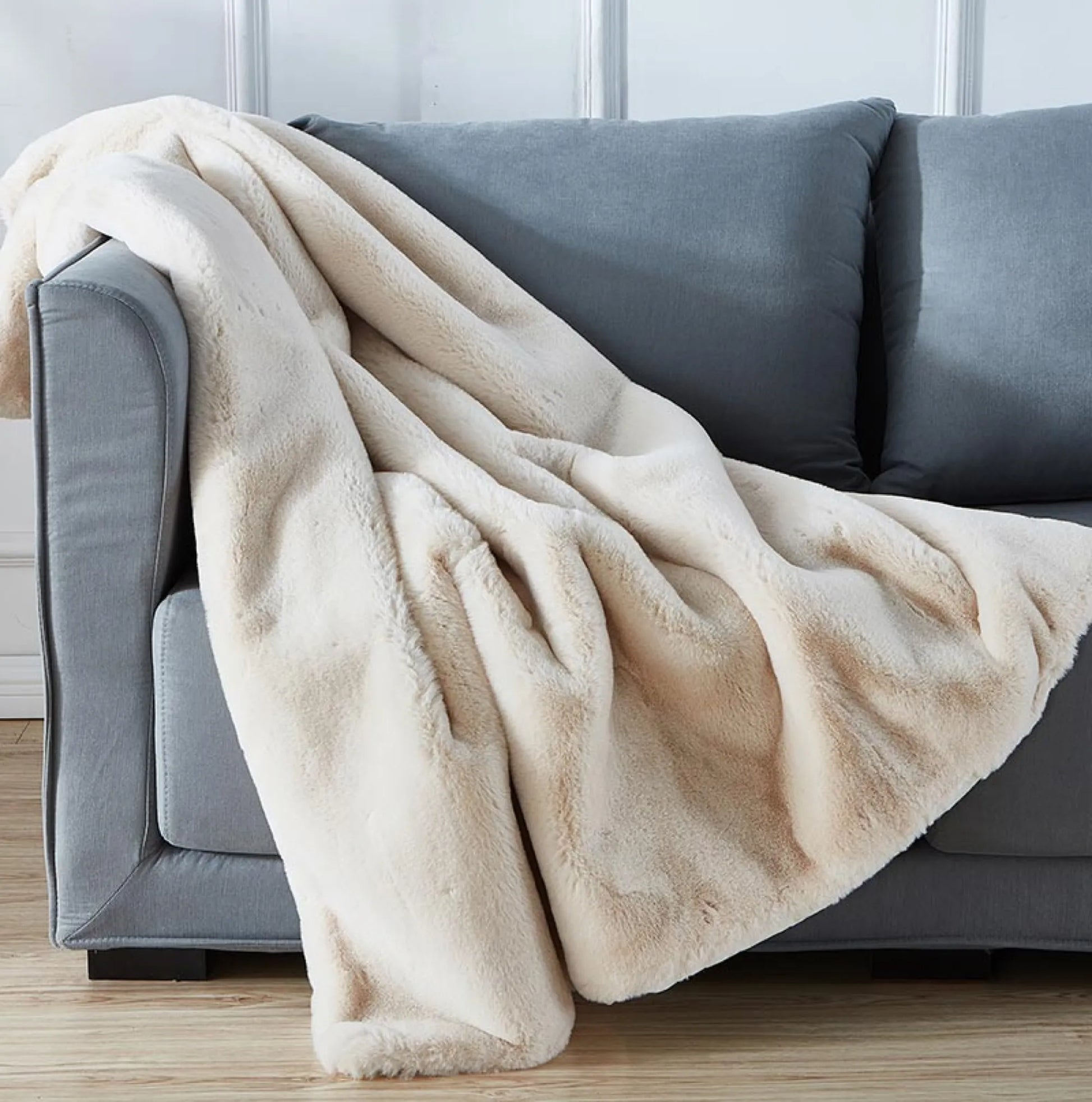 Plush Chinchilla Faux Fur Throw Blanket (50" x 60")
