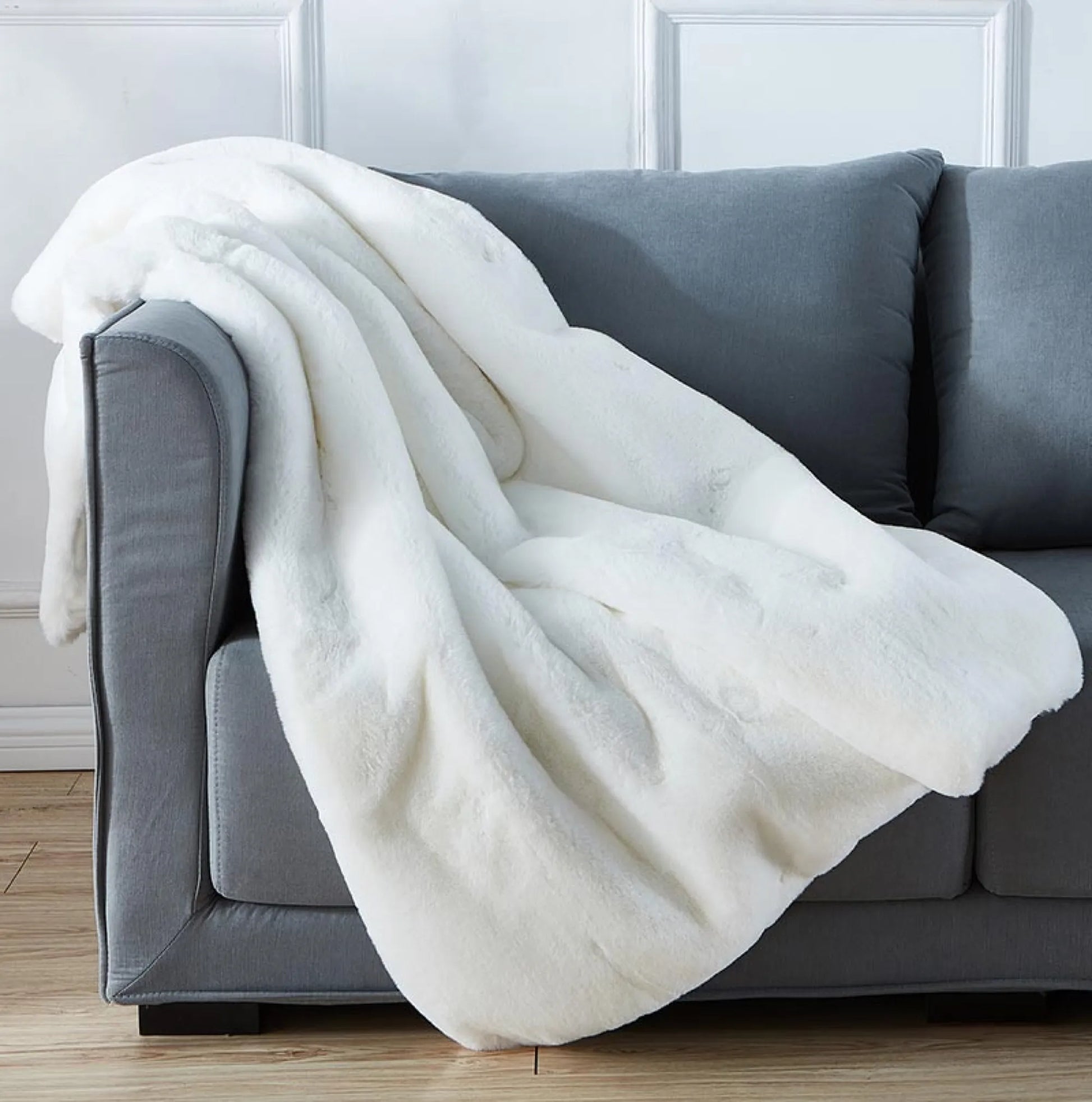 Plush Chinchilla Faux Fur Throw Blanket (50" x 60")
