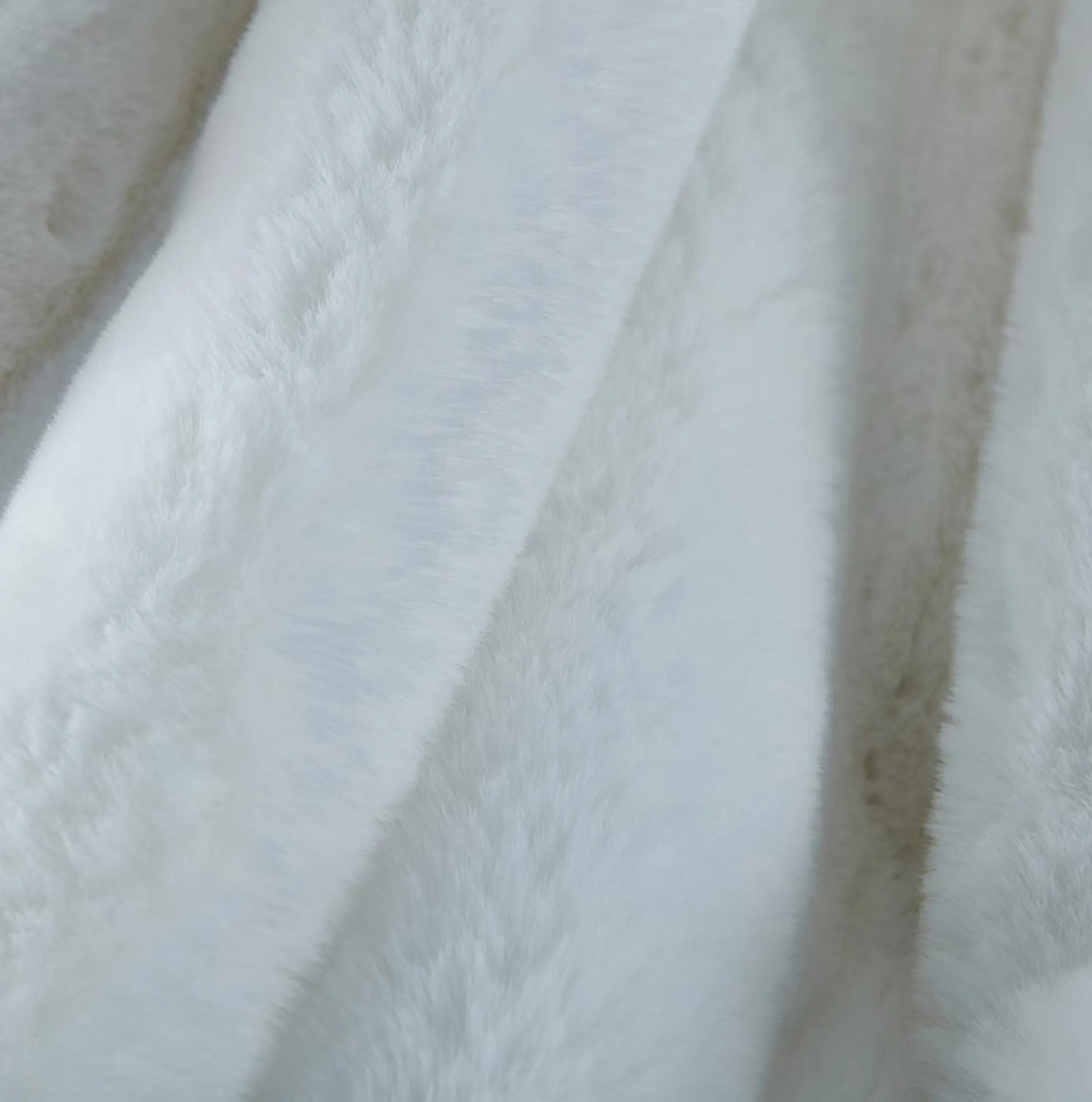 Plush Chinchilla Faux Fur Throw Blanket (50" x 60")